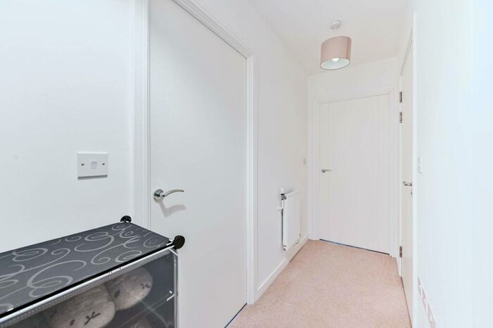 1 Bedroom Flat For Sale In Connersville Way, Purley Way, Croydon, CR0