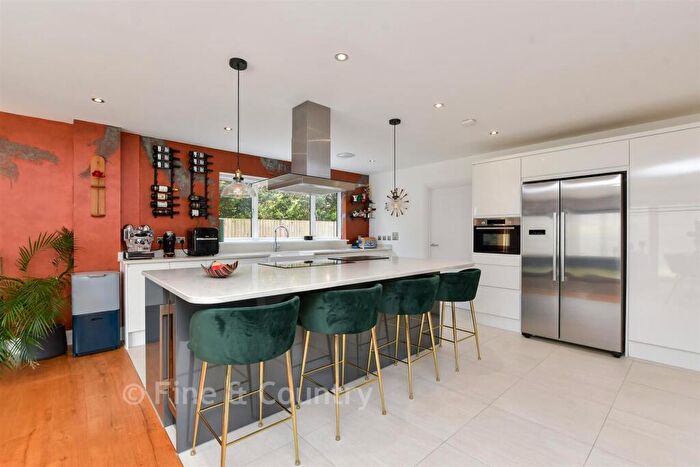 4 Bedroom Detached House For Sale In Elizabeth Drive, Woodnesborough, Sandwich, Kent, CT13