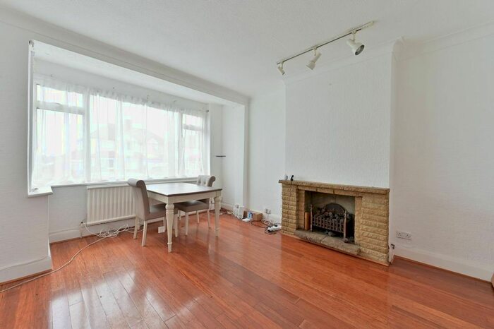 5 Bedroom Semi-Detached House To Rent In Hillcross Avenue, Morden, SM4