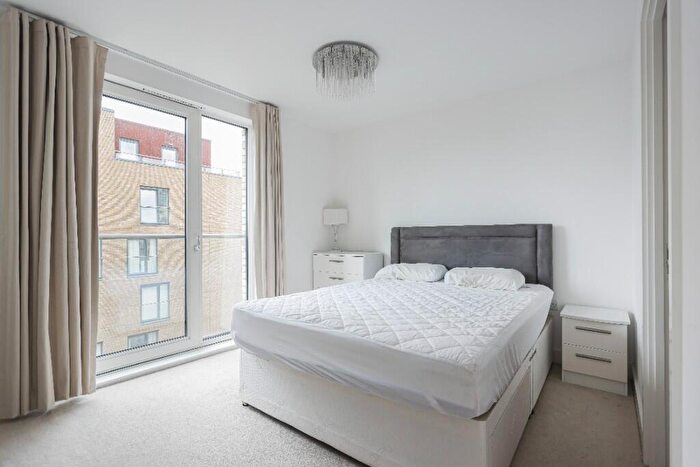 2 Bedroom Apartment To Rent In Whiting Way, London, SE16