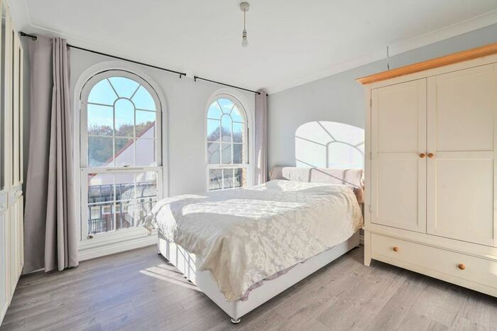 2 Bedroom Flat For Sale In Edward Square, Rotherhithe, London, SE16