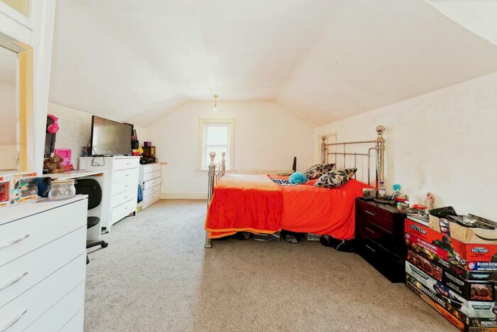 Maisonette For Sale In Church Road, Dover, Kent, CT17