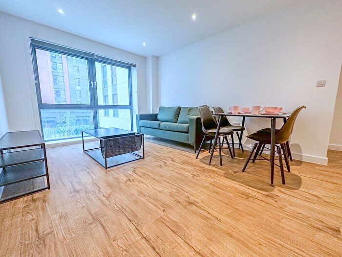 2 Bedroom Flat To Rent In Saxton Lane, Leeds, LS9