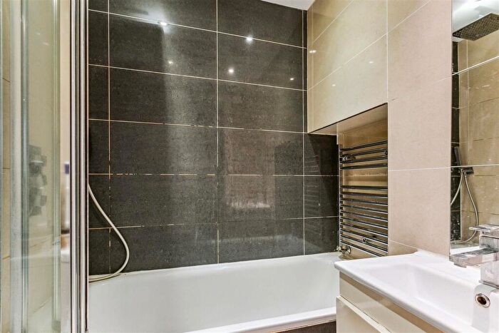 4 Bedroom Flat To Rent In Railton Road, London, SE24