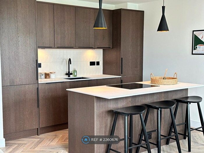 1 Bedroom Flat To Rent In St. Paul's Court, London, SW4