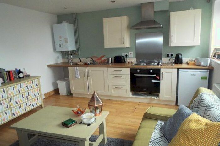 1 Bedroom Flat To Rent In B Alcester Road, Studley, B80