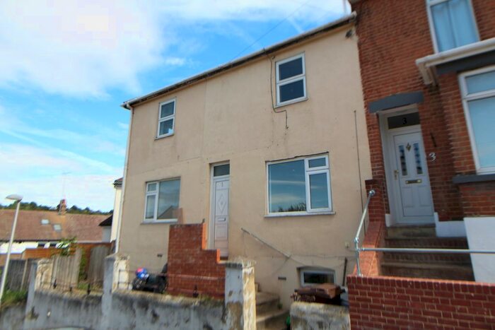 3 Bedroom End Of Terrace House To Rent In Dagmar Road, Chatham, ME4