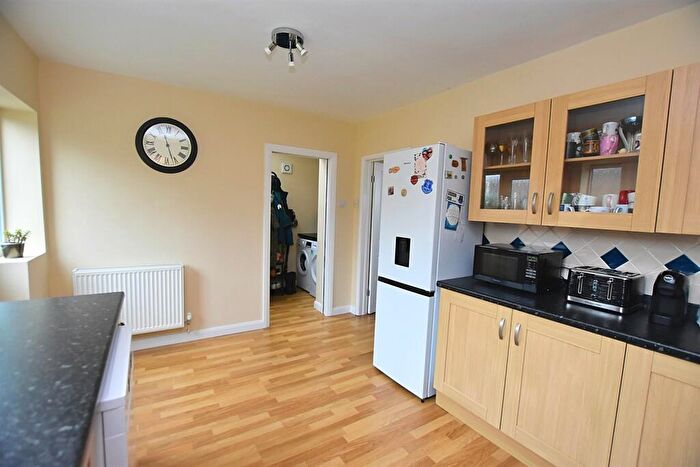 3 Bedroom Semi-Detached House For Sale In Northway, Holmes Chapel, CW4