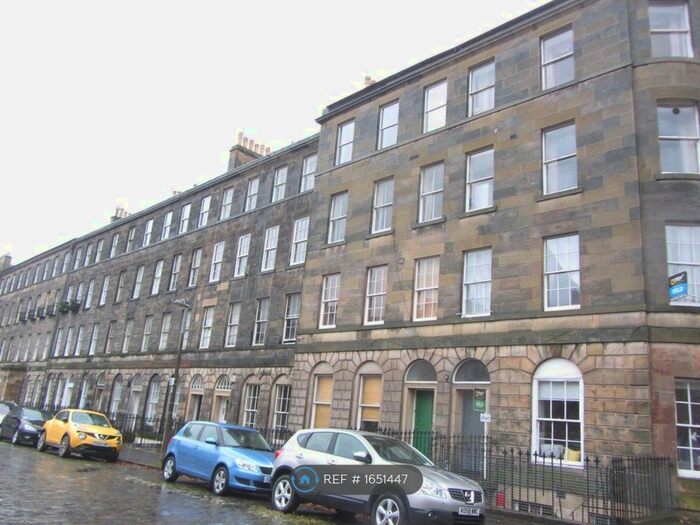 2 Bedroom Flat To Rent In St. Patrick Square, Edinburgh, EH8