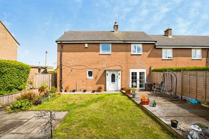 3 Bedroom End Of Terrace House For Sale In School Lane, Illingworth, Halifax, HX2