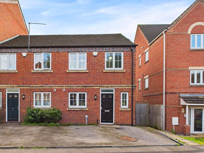 3 Bedroom End Of Terrace House For Sale In Kelham Drive, Sherwood, Nottingham, NG5