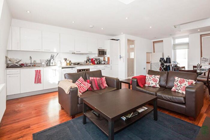 3 Bedroom Flat To Rent In Magdalen Mews, Hampstead, NW3