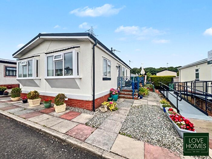 2 Bedroom Mobile Home For Sale In Carlton Way, Carr Bridge Residential Park, Blackpool, Lancashire, FY4