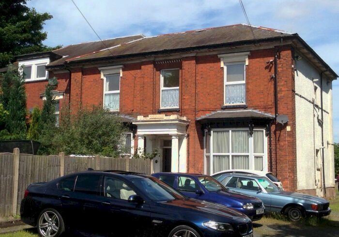 2 Bedroom Flat To Rent In Coseley Hall Drive, Coseley, Bilston, WV14