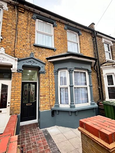 4 Bedroom Semi-Detached House To Rent In Sherrard Road, Forest Gate, E7
