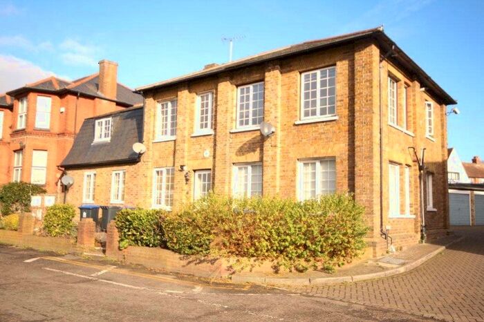 2 Bedroom Flat To Rent In Windsor Lane, Burnham, Slough SL1