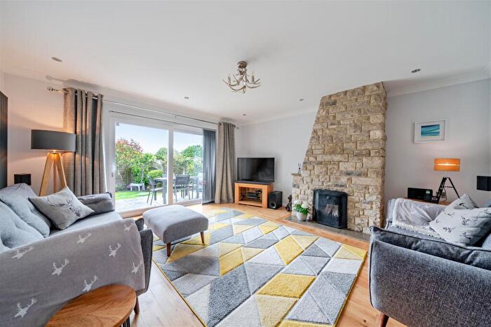 4 Bedroom Detached House For Sale In Tabbits Hill Lane, Harmans Cross, BH20 - Photo 3