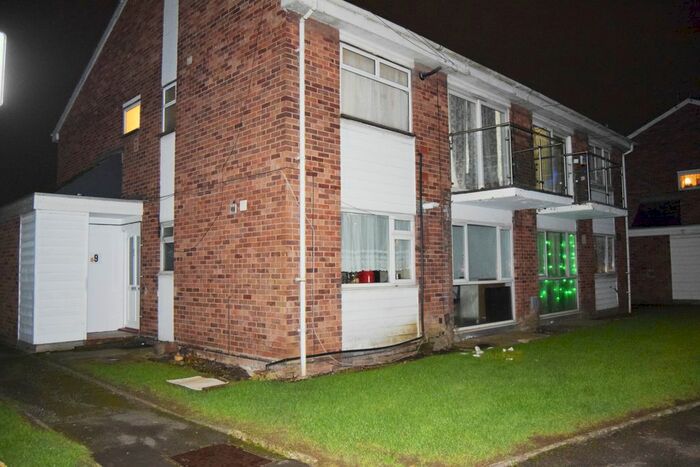 2 Bedroom Flat To Rent In Pennine Way, Harlington, Hayes, UB3