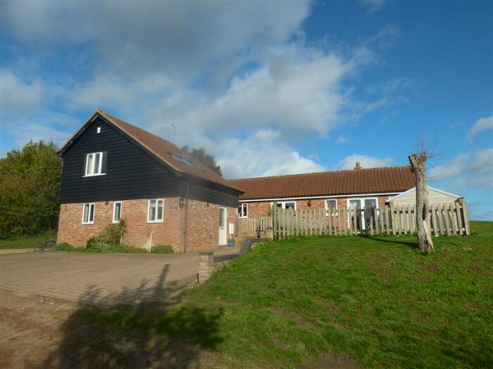 4 Bedroom Barn Conversion To Rent In Washingford Bridge Lane, Bergh Apton, Norwich, NR15