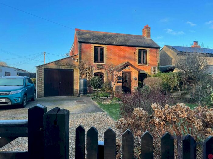 3 Bedroom Cottage For Sale In Newport, Isle Of Wight, PO30