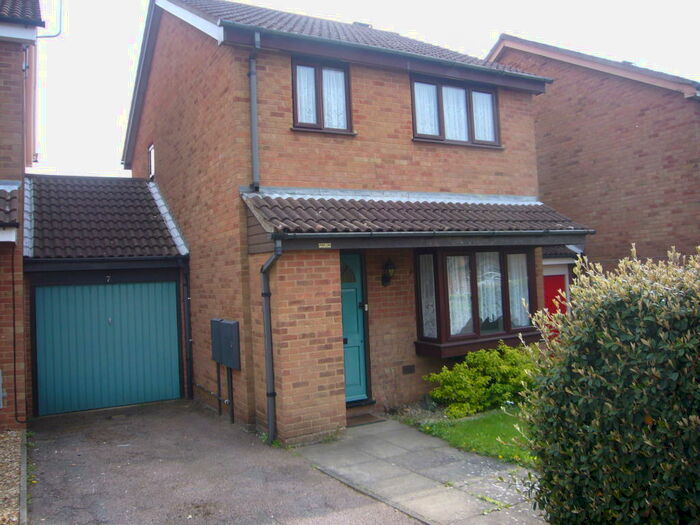 3 Bedroom Semi-Detached House To Rent In Stonegate, Bancroft, MK13