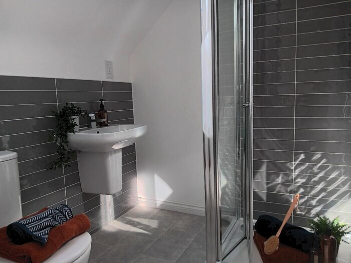 3 Bedroom End Of Terrace House For Sale In Dosthill Road, Two Gates, Tamworth, B77