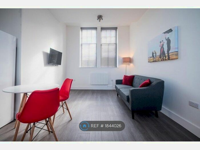 2 Bedroom Flat To Rent In Barony Court, Nantwich, CW5