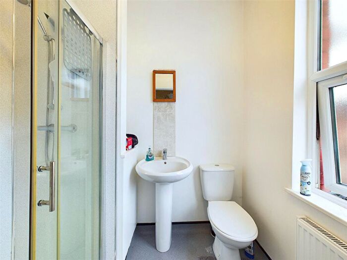 5 Bedroom Terraced House For Sale In Earlesmere Avenue, Doncaster, South Yorkshire, DN4