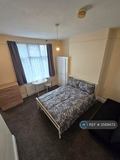 Studio To Rent In Green Lanes, London, N13