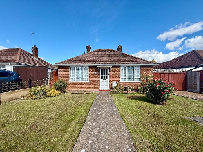 2 Bedroom Detached Bungalow For Sale In Wigmore Lane, Stopsley, Luton, Bedfordshire, LU2