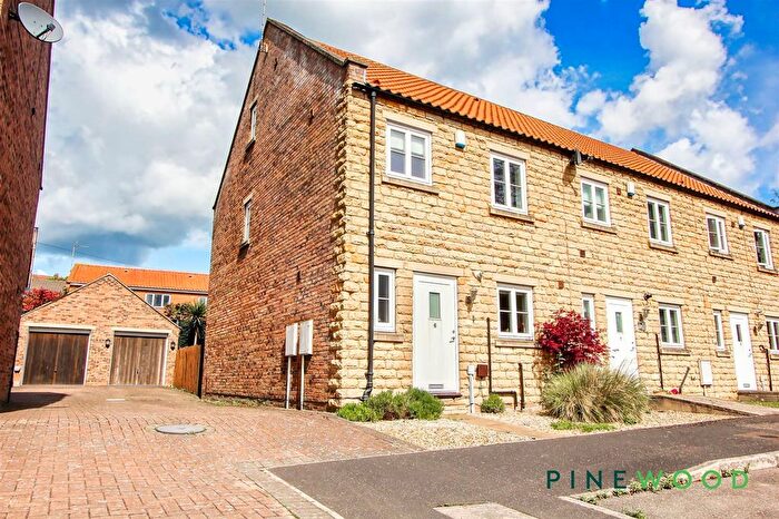 4 Bedroom Semi Detached House To Rent In Old Green Close, Whitwell, S80