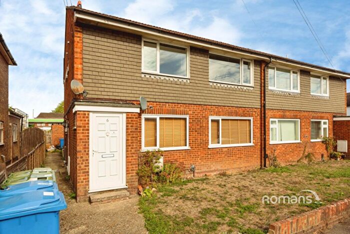 2 Bedroom Flat To Rent In Stone Street, Aldershot, Hampshire, GU12