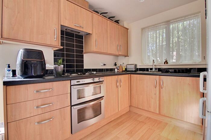 1 Bedroom Flat For Sale In Howlands, Welwyn Garden City, AL7