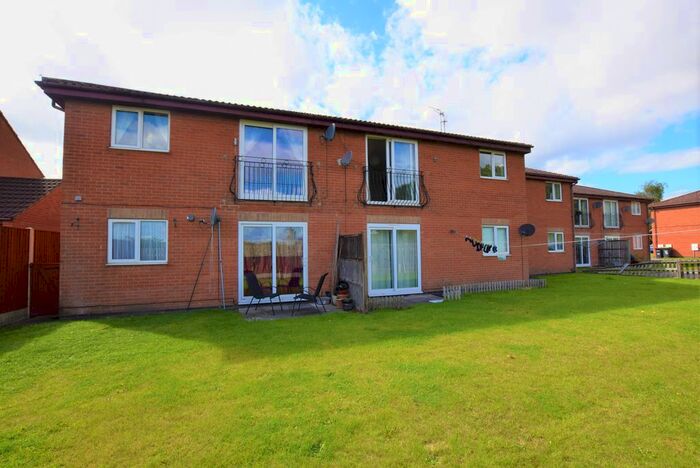 2 Bedroom Flat To Rent In Covert Close, Hucknall, Nottingham, Nottinghamshire, NG15