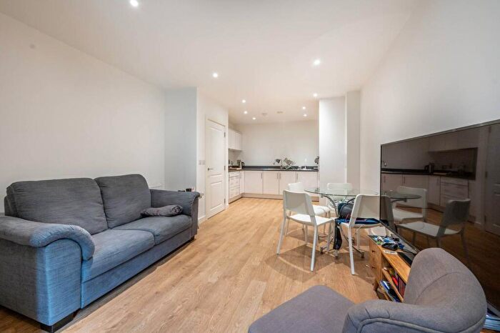 1 Bedroom Flat For Sale In Highland Street, Stratford, London, E15