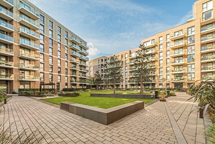 2 Bedroom Flat To Rent In Queenshurst Square, Kingston, KT2