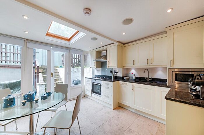 2 Bedroom Flat For Sale In Dennington Park Road, West Hampstead, NW6