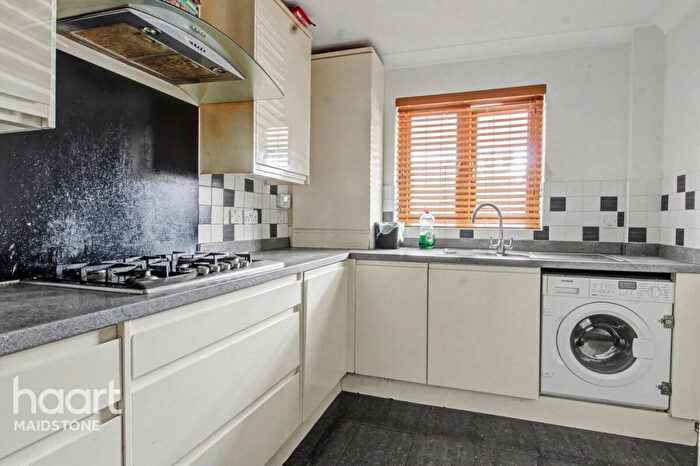 3 Bedroom Link Detached House For Sale In Fallowfield Close, Maidstone, ME14