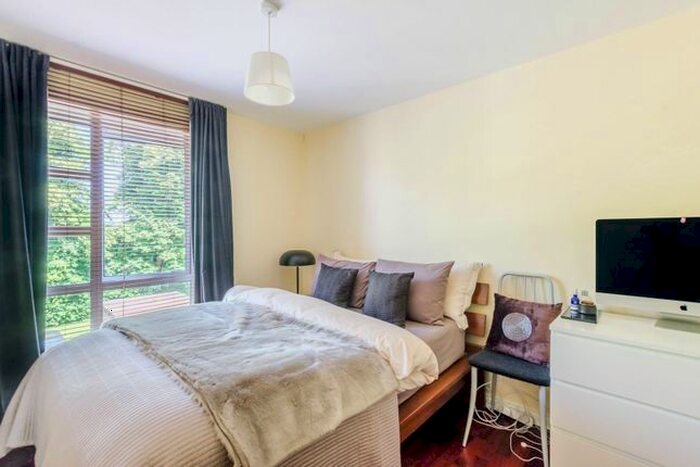 2 Bedroom Flat To Rent In Yarlington Court, North Finchley, London, N11