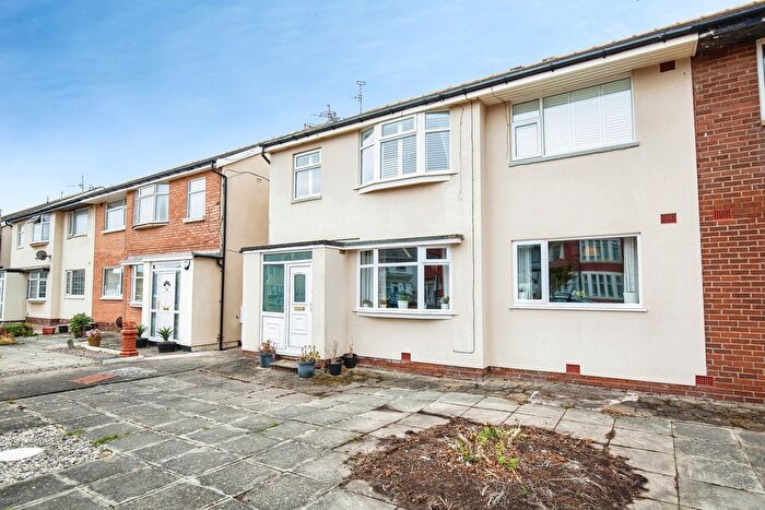 2 Bedroom Flat For Sale In Clifton Drive, Blackpool, Lancashire, FY4