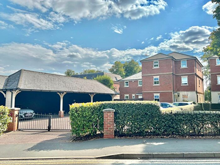 2 Bedroom Flat For Sale In Priests Lane, Shenfield, CM15