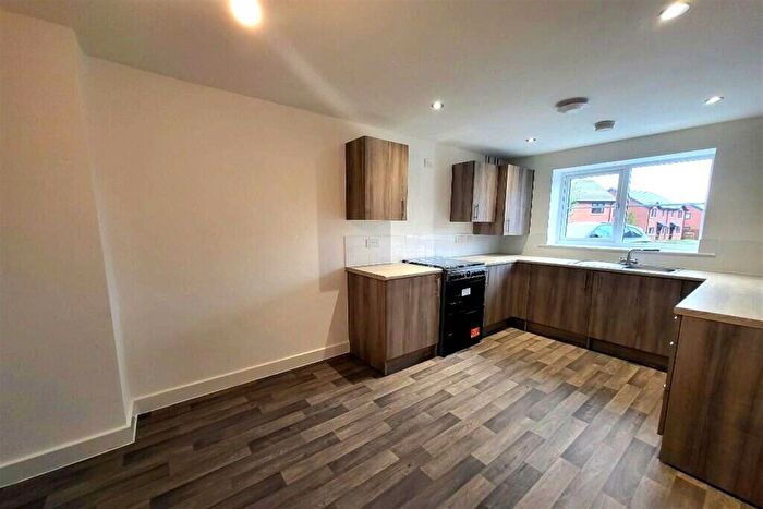 3 Bedroom Semi-Detached House To Rent In Hatfield Drive, PR25