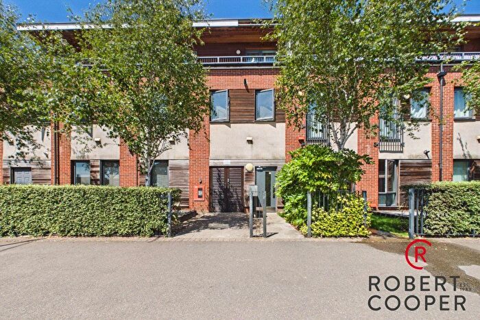 2 Bedroom Flat To Rent In Station Approach, Ruislip, HA4