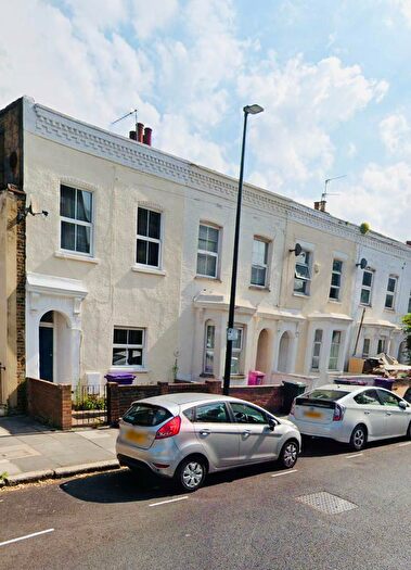 4 Bedroom Town House To Rent In Bow Common Lane, Bow, Mile End, Stepney Green, London, E3