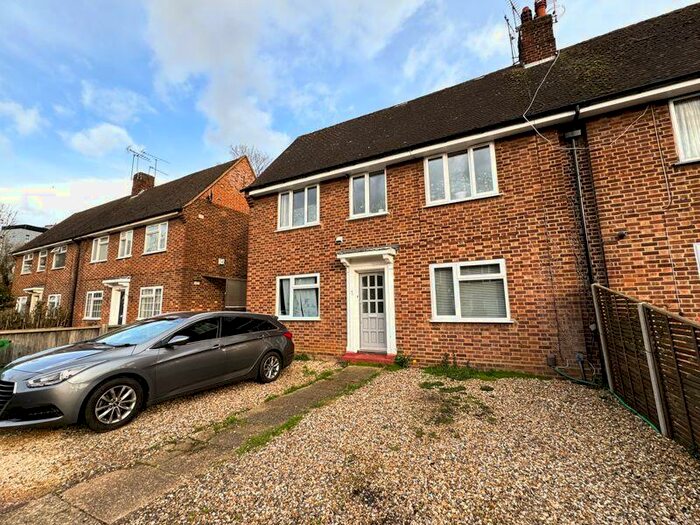 3 Bedroom Ground Maisonette To Rent In Beechwood Gardens, Slough, SL1