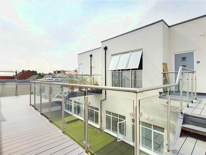 2 Bedroom Flat To Rent In South Street, Staines-Upon-Thames TW18