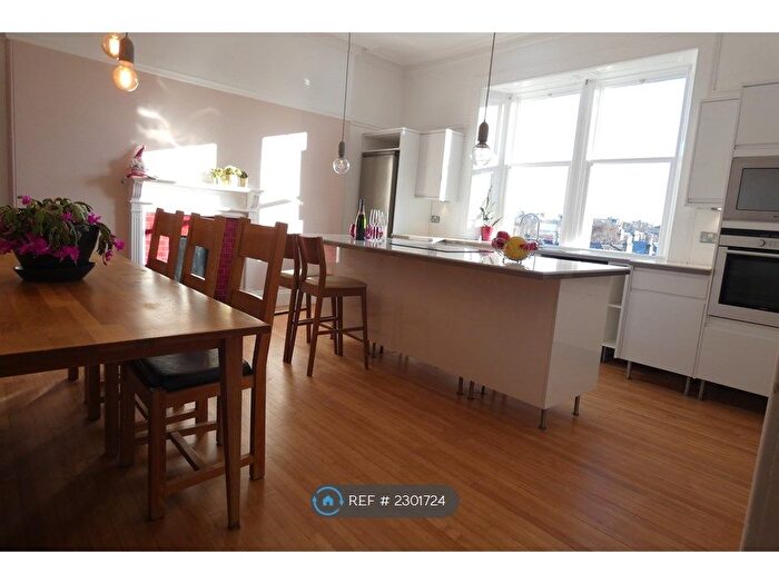 5 Bedroom Flat To Rent In Arnwood Drive, Glasgow, G12