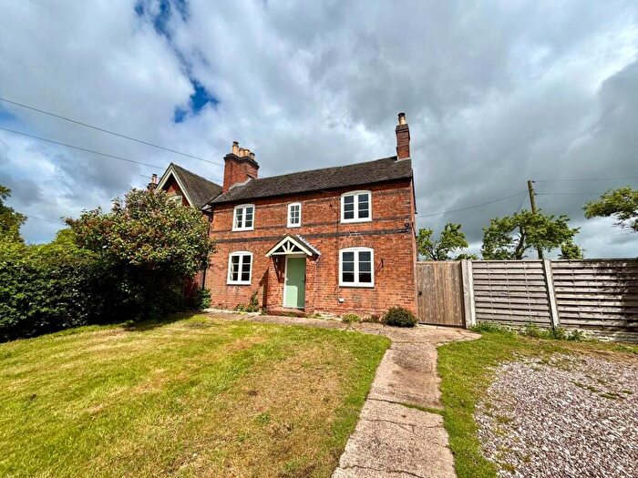 3 Bedroom Semi Detached House To Rent In Callingwood Cottages, Callingwood Lane, Tatenhill, DE13