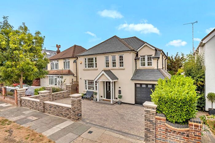 4 Bedroom Detached House For Sale In Elmdene Avenue, Emerson Park, RM11
