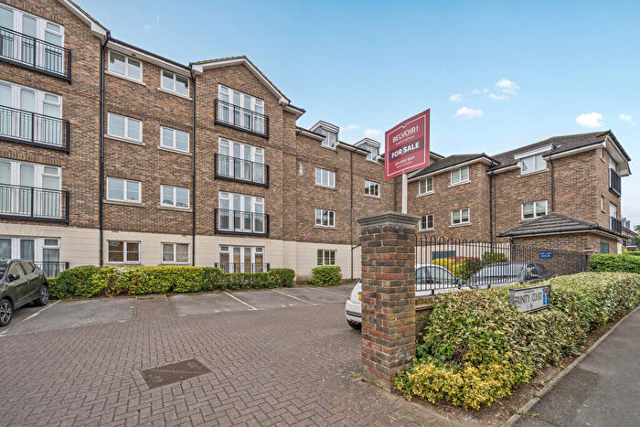 2 Bedroom Apartment For Sale In Baker Crescent, Dartford, Kent, DA1